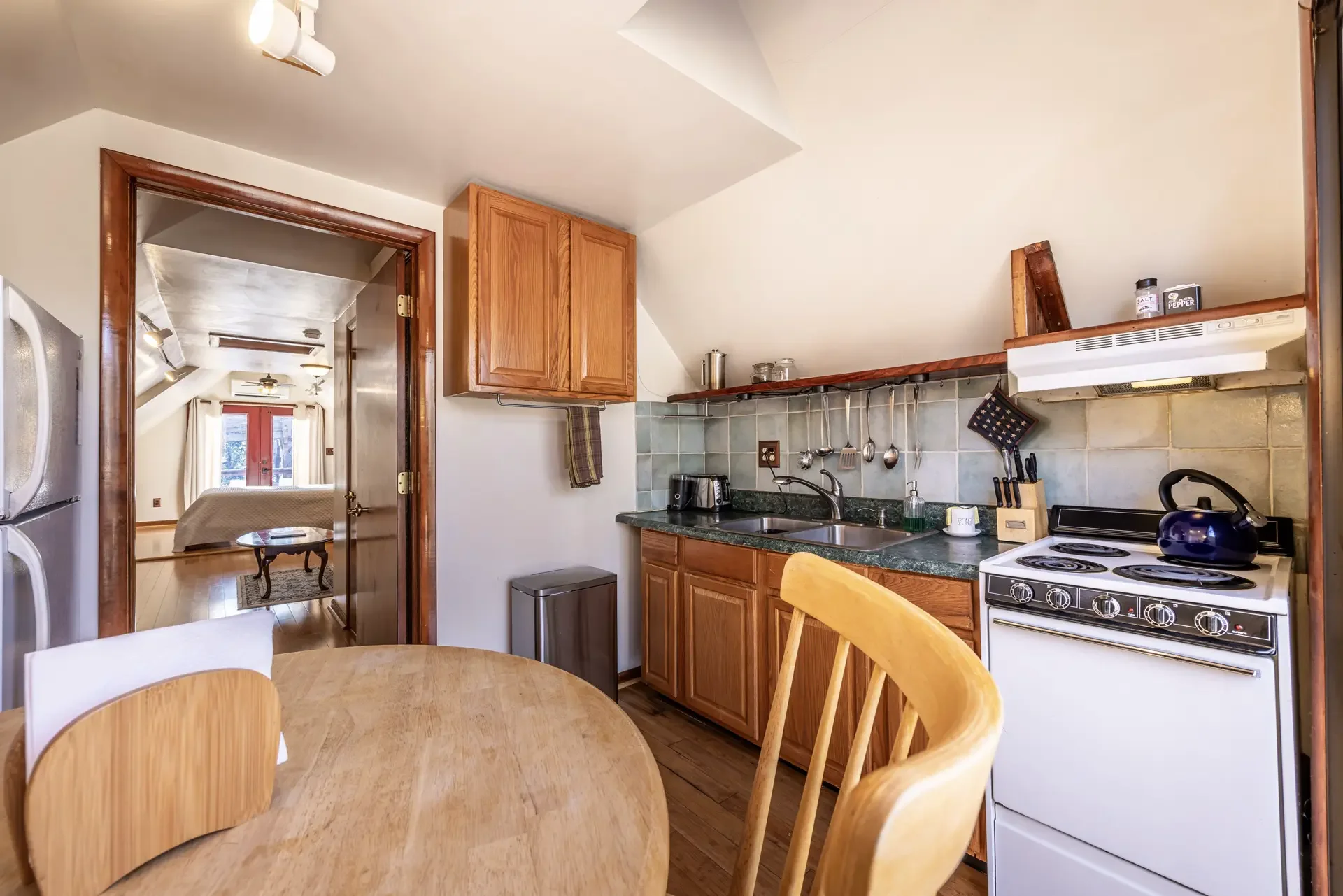 Balcony Suite - Image 8