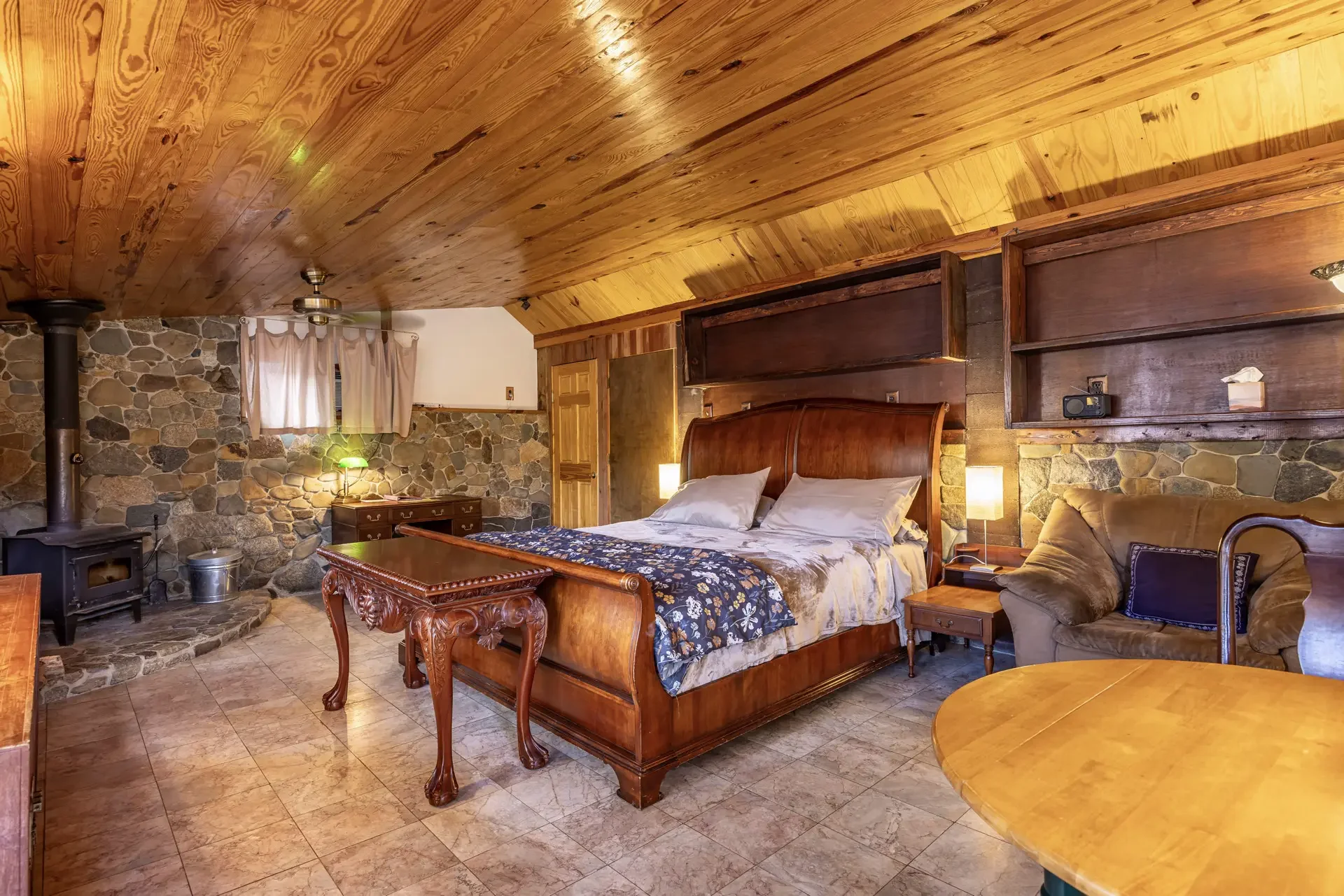 Castle Suite - Image 4
