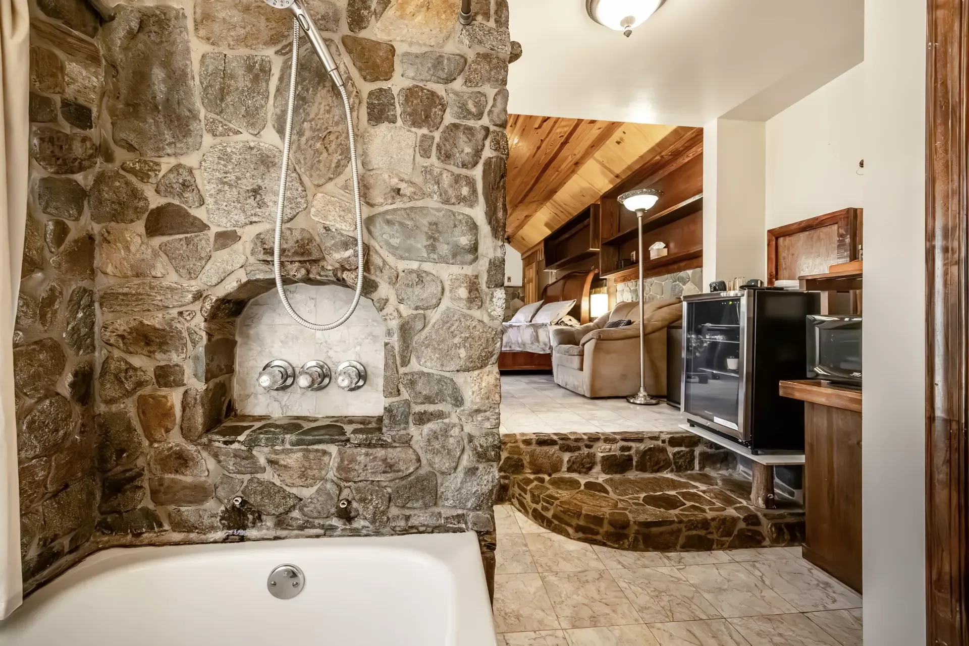 Castle Suite - Image 5