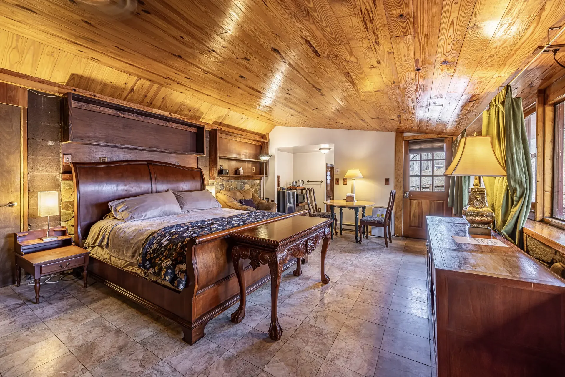 Castle Suite - Image 9