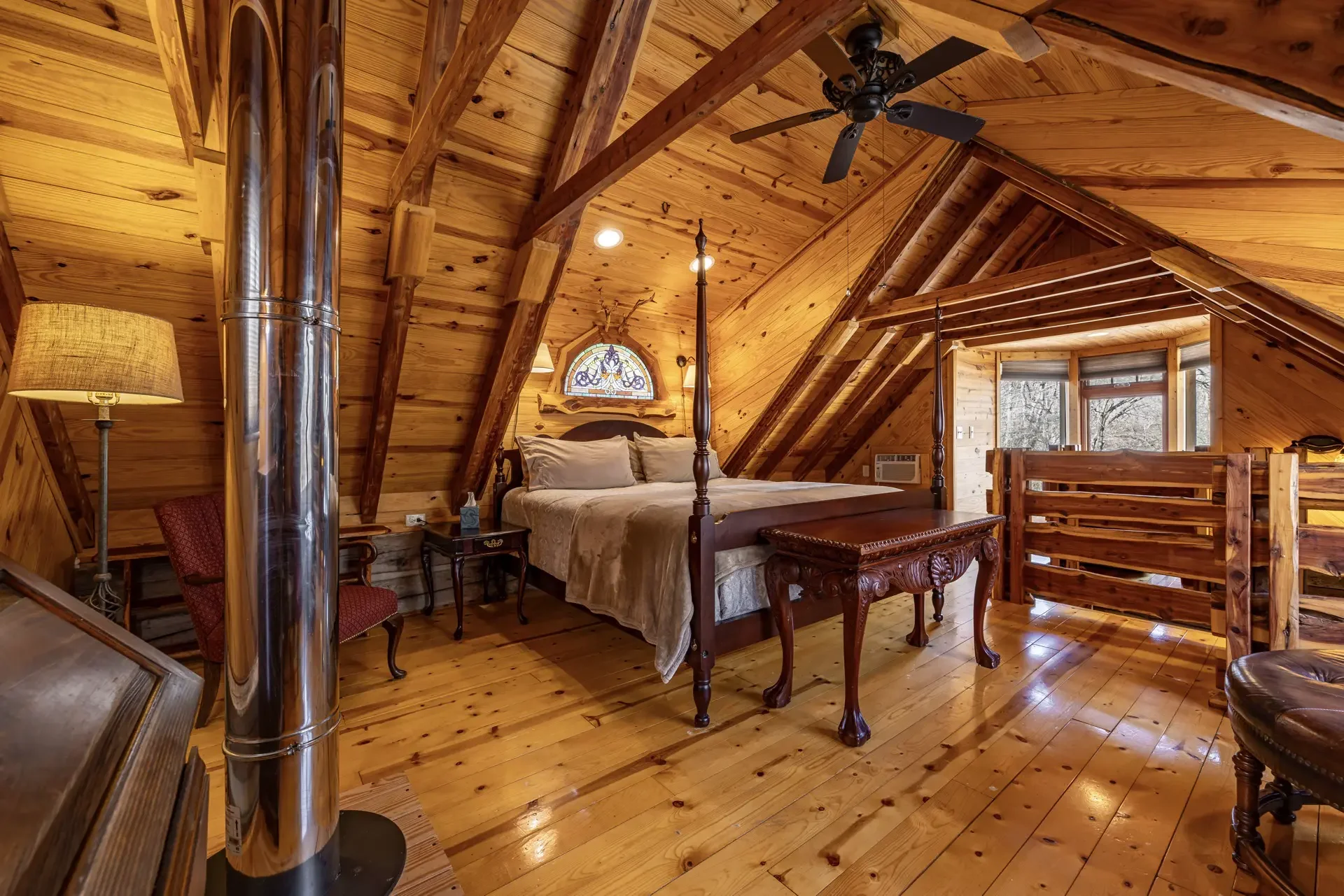 Log Cabin on the River - Image 7