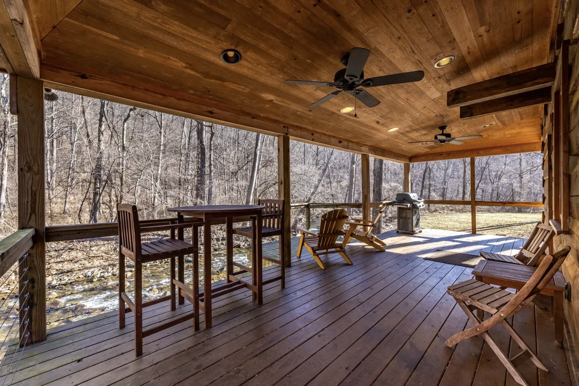 Log Cabin on the River - Image 28