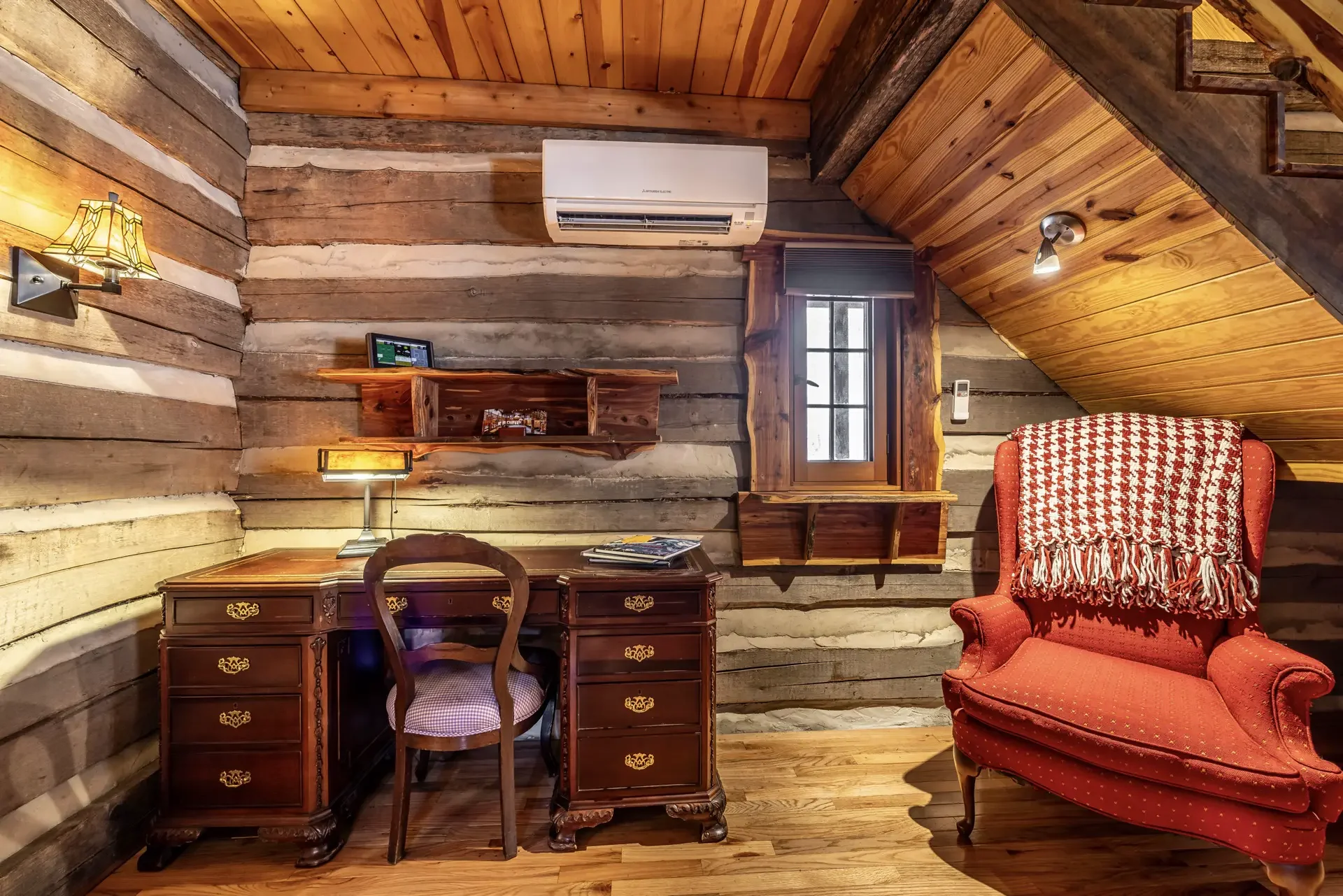 Log Cabin on the River - Image 25