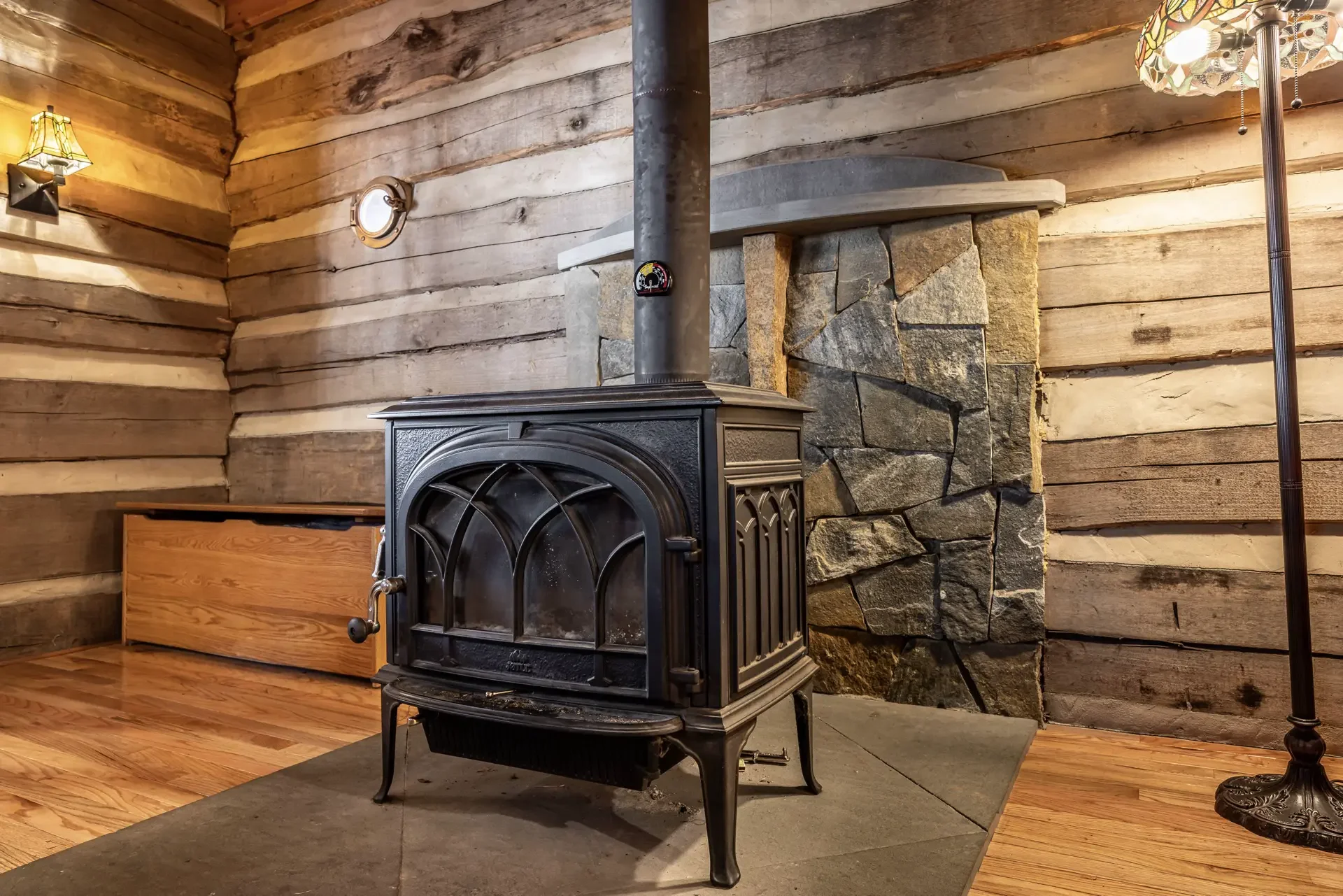 Log Cabin on the River - Image 29