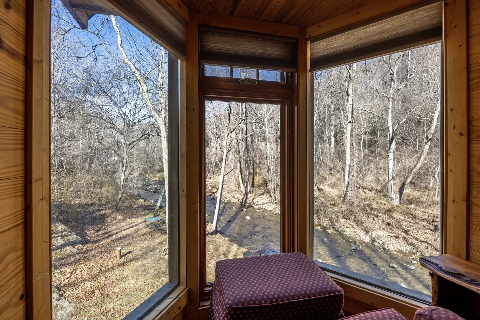 Log Cabin on the River - Image 13