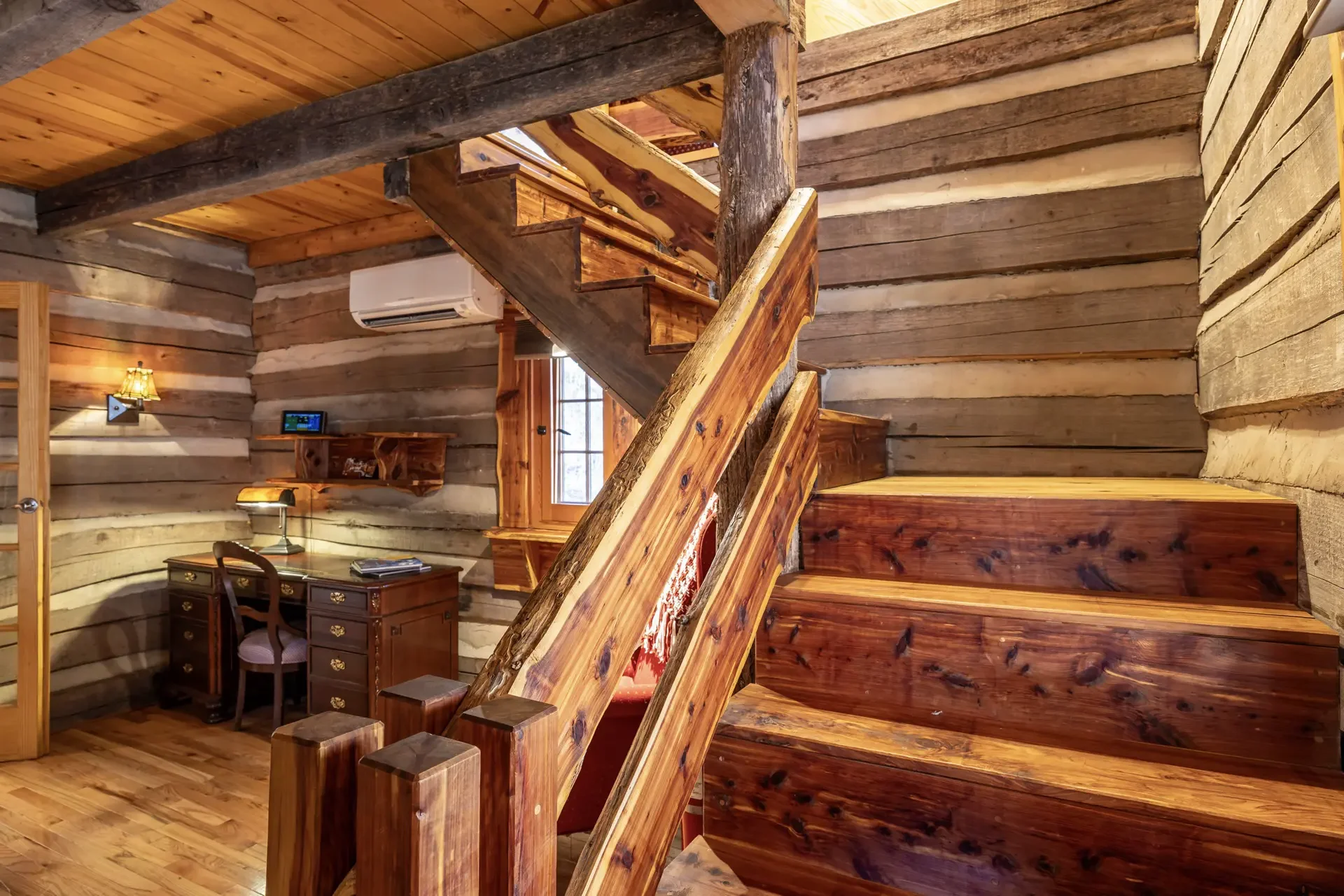 Log Cabin on the River - Image 14
