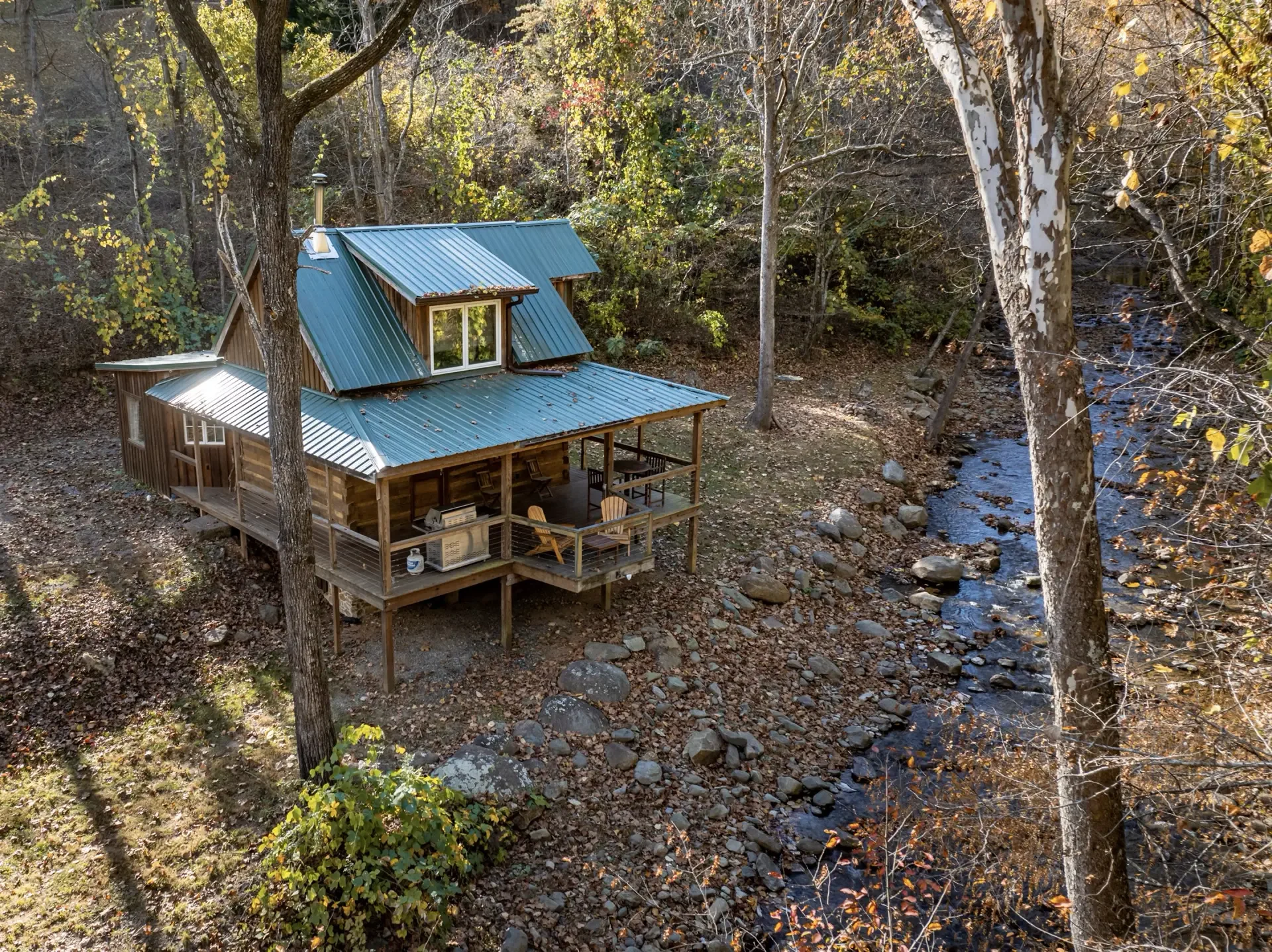 Log Cabin on the River - Image 4