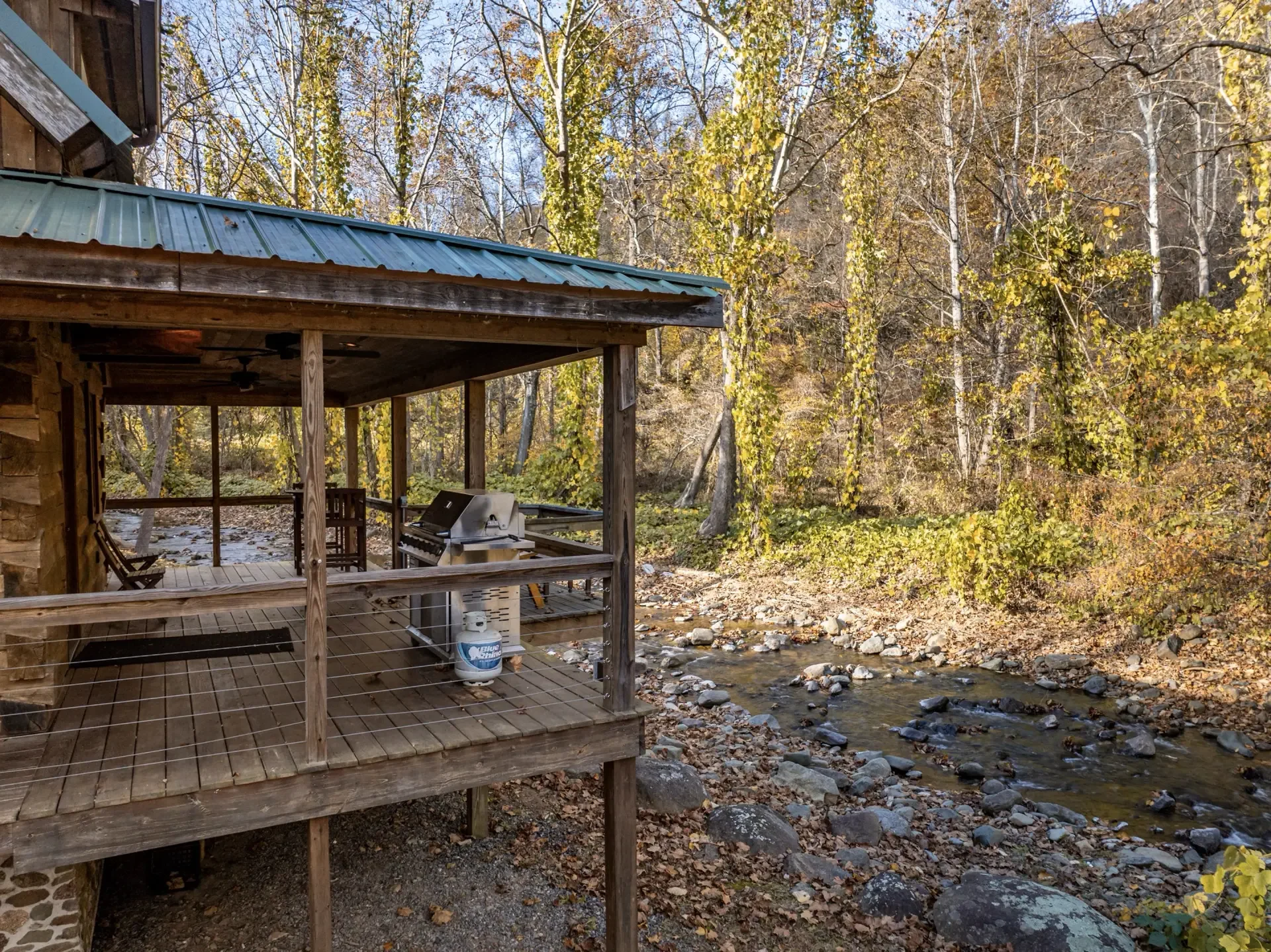 Log Cabin on the River - Image 6
