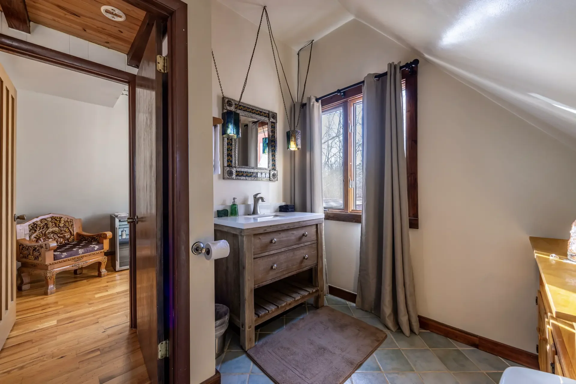 White Lotus Suite - Image 2