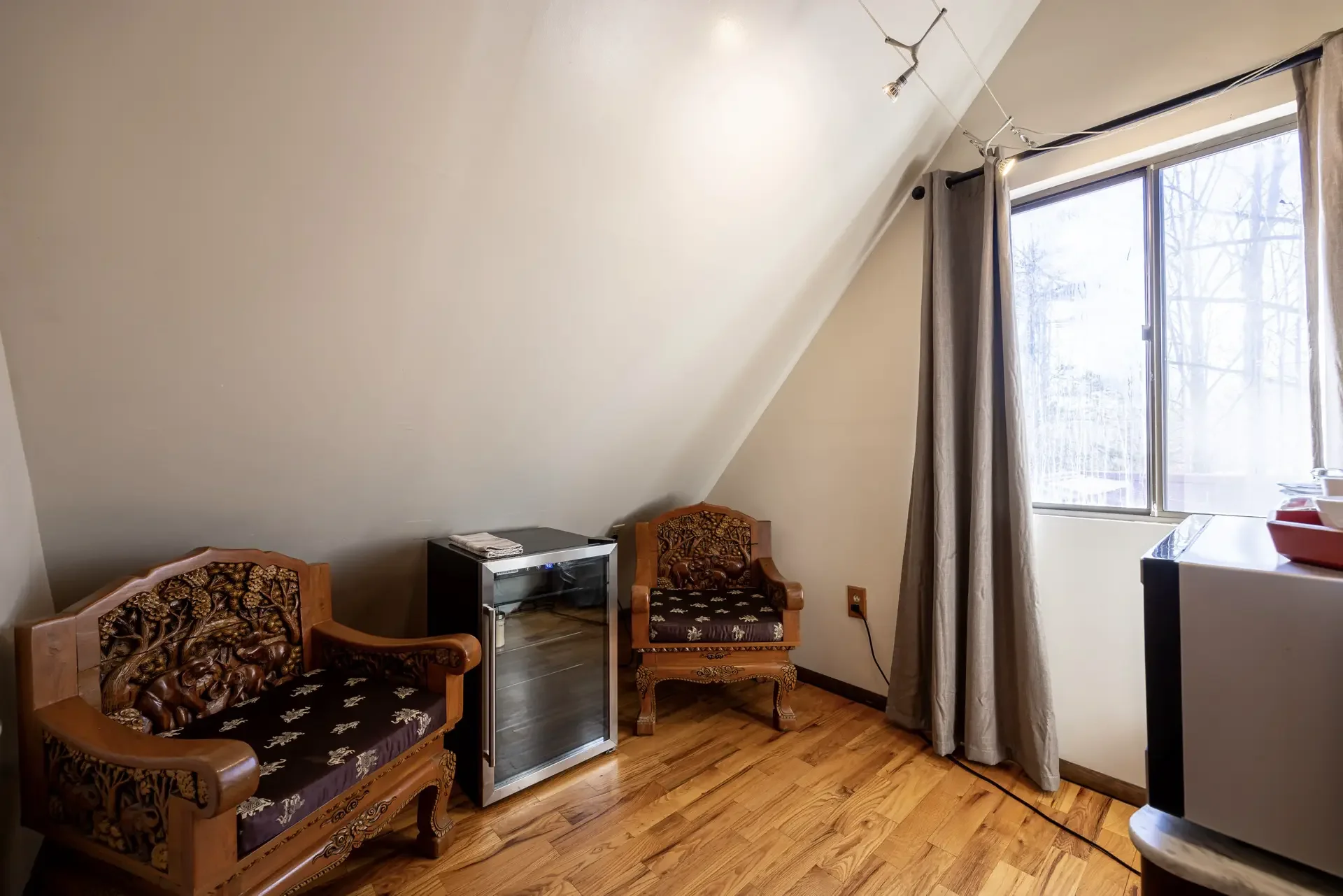 White Lotus Suite - Image 5