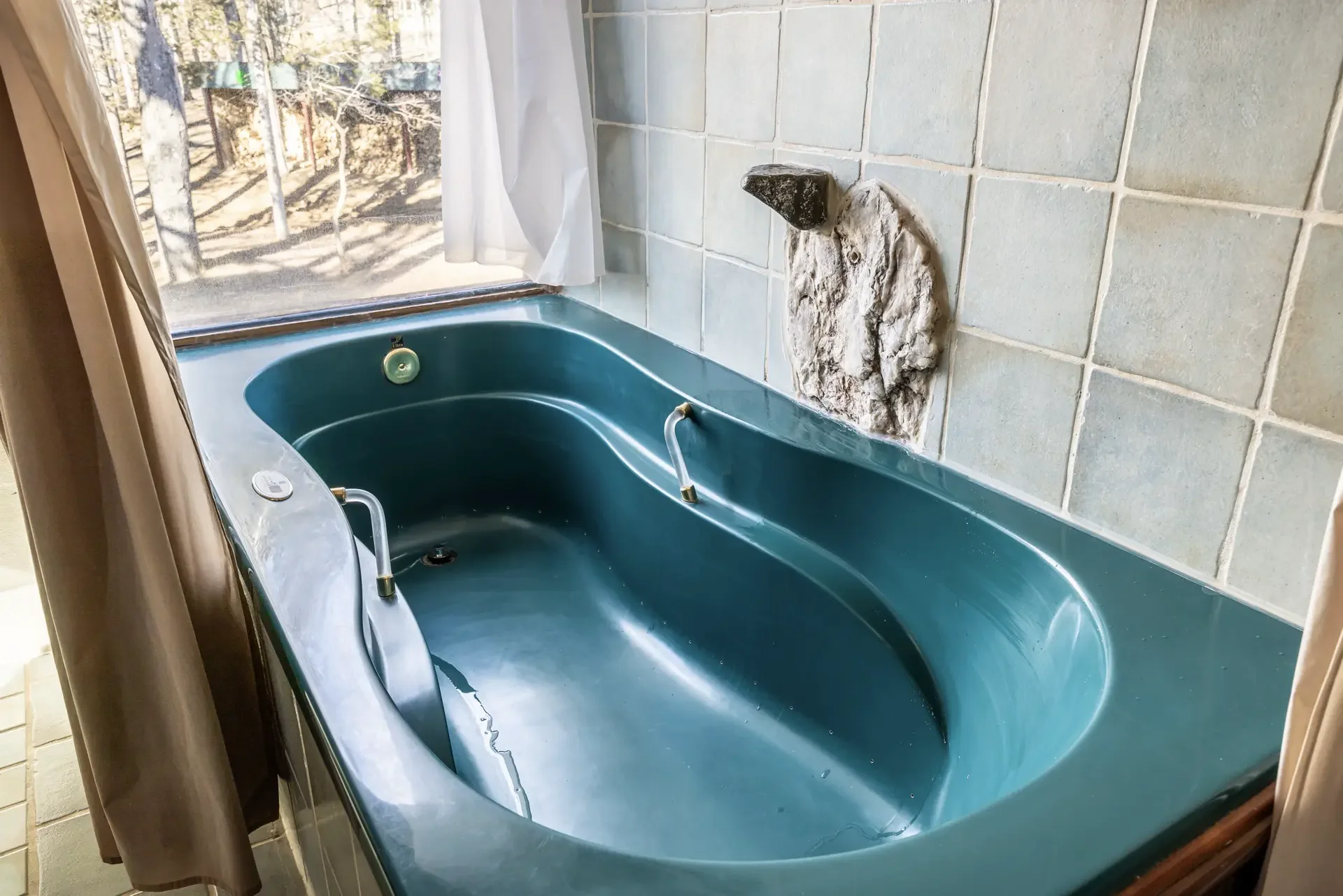 White Lotus Suite - Image 7